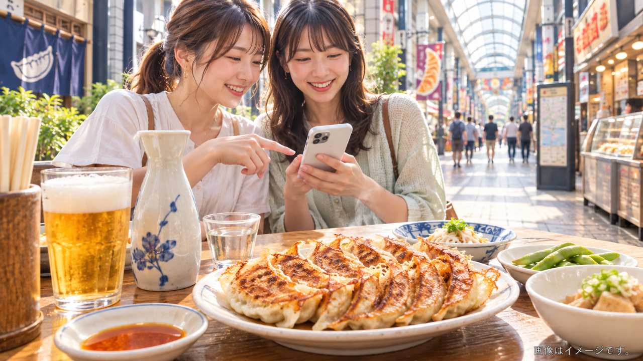 宇都宮餃子、佐野ラーメン、日光湯波、いちごを並べた栃木の代表的な食べ物